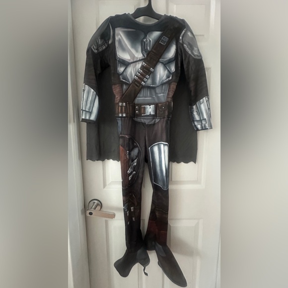 Disney Star Wars Mandalorian Boy’s Halloween Cosplay Costume.  Size 8-10T. - Picture 5 of 13